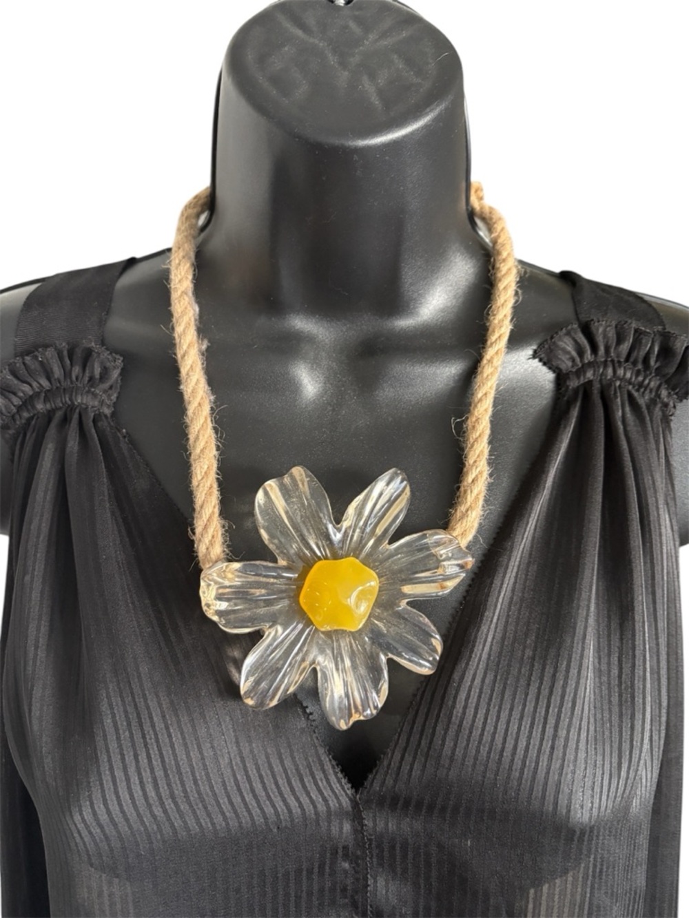 🌼 ZARA Maxi Daisy Necklace - Resin & Jute